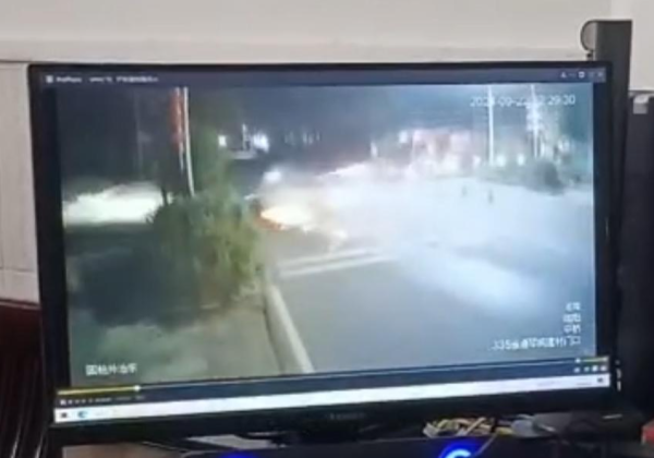 点点盈 醉驾超速追尾致一家3人身亡案将开庭: 肇事者及车主均被起诉 受害者家属希望严惩